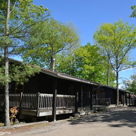 Log Cabin Inn Parry Sound Eksteriør billede
